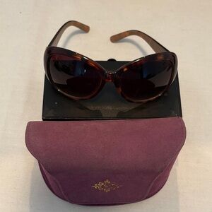 Carol Brodie Elegant Tortoise Shell Sunglasses with case